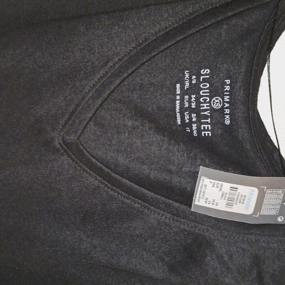 Primark-NWT-BLACK-V-NECK- SHORT SLEEVE TEE-XS - Picture 3 of 4